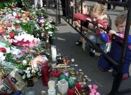 911day photo tribute compiled from around the world, that we remember the horrors of the attack on America September 11th, 2001